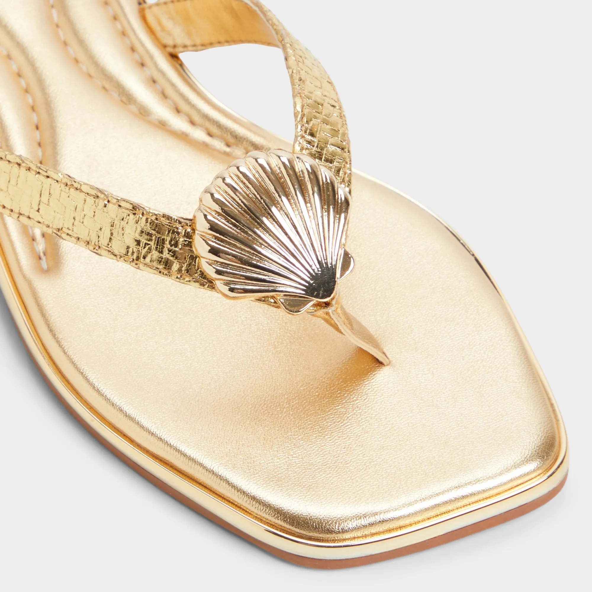Thong Sandals|Flat Sandals^ALDO Conchiglia Gold